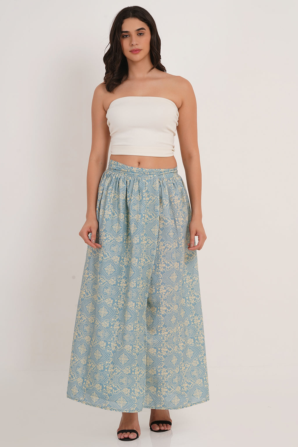 Mia - Neoclassical Geometric
